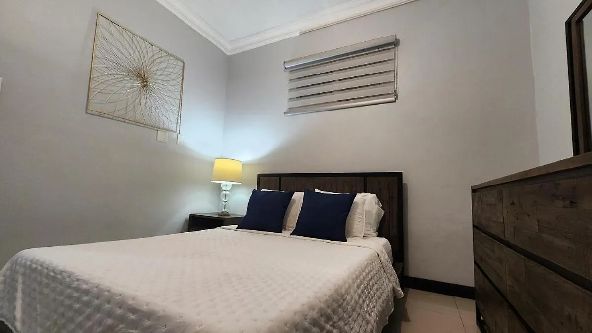 Luxury 2-Bedroom Suite Adjacent Ac Marriott Hotel New Kingston Jamajka